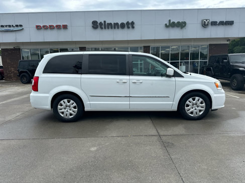 Used 2016 Chrysler Town & Country Touring image 5