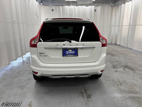 Used 2017 Volvo XC60 T6 Dynamic w/ Climate Package image 4