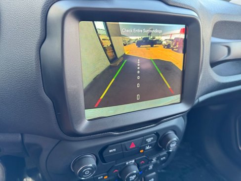 Used 2023 Jeep Renegade Latitude image 24