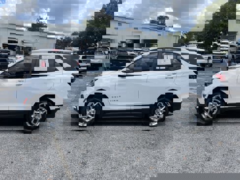 Used 2022 Chevrolet Equinox LS image 3