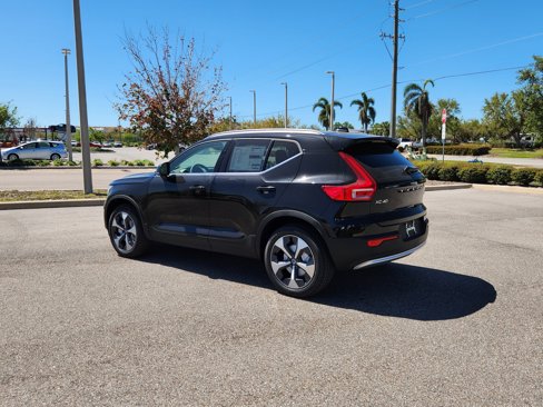 New 2025 Volvo XC40 B5 Core w/ Protection Package image 5