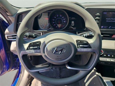 Used 2022 Hyundai Elantra SEL image 25