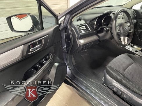 Used 2017 Subaru Outback 2.5i Premium image 10