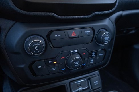 Used 2020 Jeep Renegade Latitude image 10