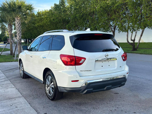 Used 2019 Nissan Pathfinder SL image 8