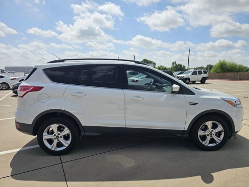 Used 2015 Ford Escape SE w/ Equipment Group 201A image 2