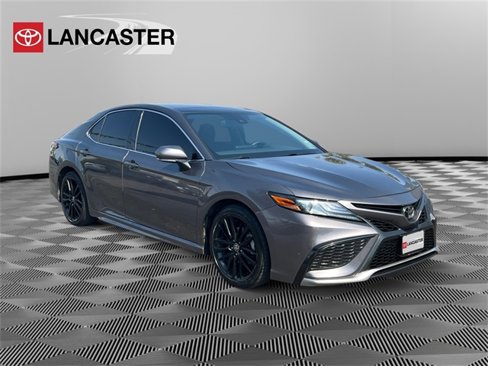 Used 2022 Toyota Camry XSE image 1