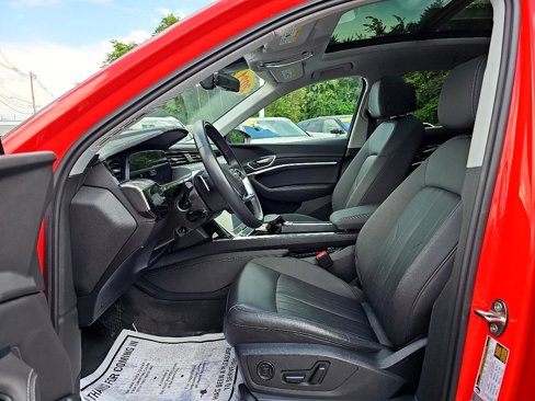 Used 2021 Audi e-tron Premium w/ Black Optic Package image 37