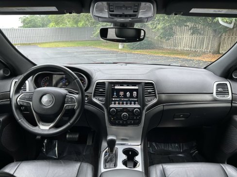 Used 2018 Jeep Grand Cherokee Limited image 10