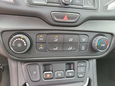 Used 2021 GMC Terrain SLE image 24