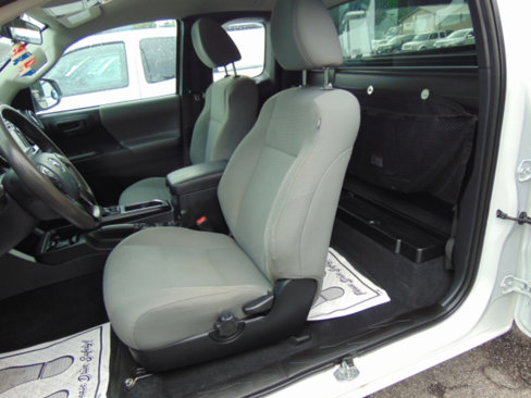 Used 2018 Toyota Tacoma SR5 image 9