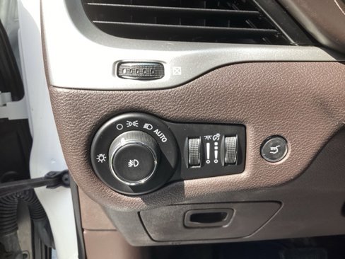 Used 2017 Jeep Cherokee Overland w/ Technology Group image 15