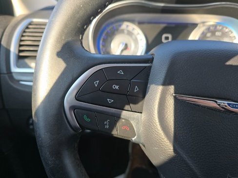 Used 2016 Chrysler 300 Limited image 23