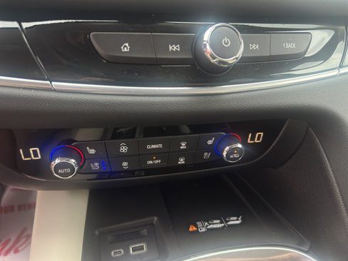 Used 2022 Buick Enclave Avenir image 19