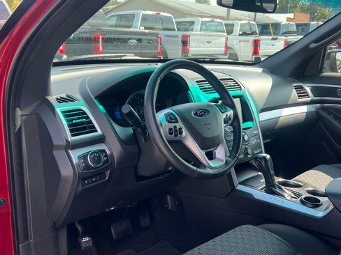 Used 2013 Ford Explorer XLT image 12
