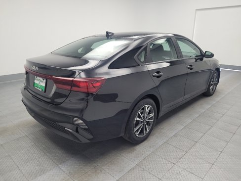 Used 2024 Kia Forte LXS image 9