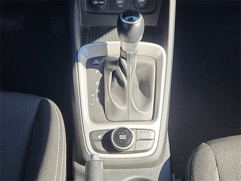 Certified 2021 Hyundai Venue SEL w/ Premium Package image 18