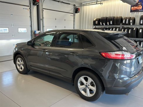 Used 2019 Ford Edge SE image 2