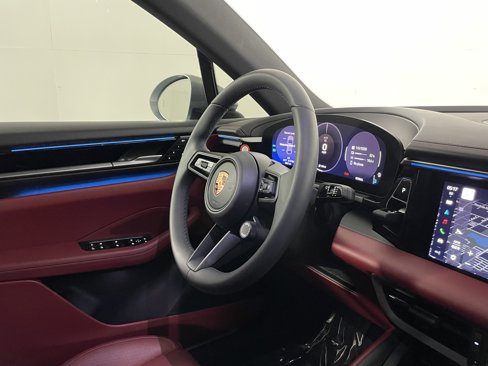 Certified 2025 Porsche Macan 4S Electric image 12