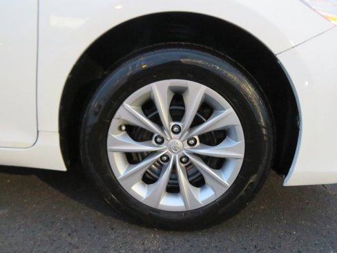 Used 2017 Toyota Camry LE image 17