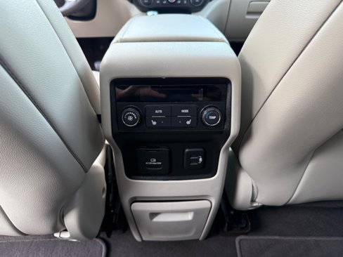 Used 2019 GMC Acadia Denali image 16