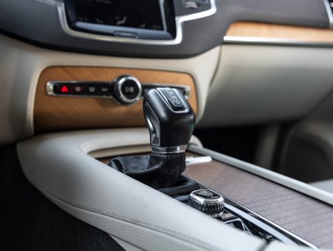Used 2021 Volvo XC90 T6 Momentum image 24