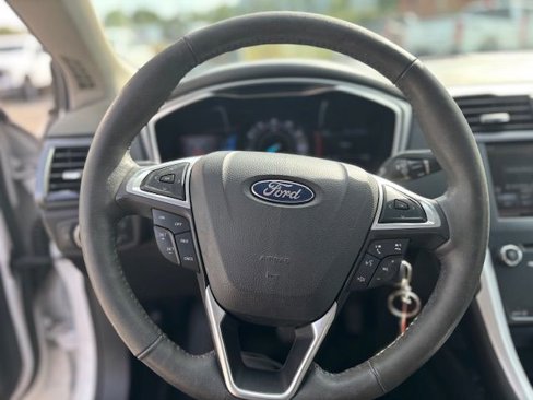 Used 2015 Ford Fusion SE image 13
