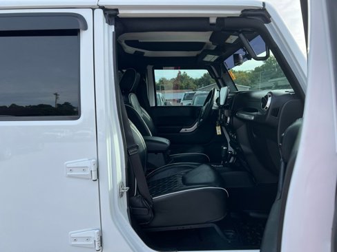 Used 2017 Jeep Wrangler Unlimited Sahara w/ Max Tow Package image 22