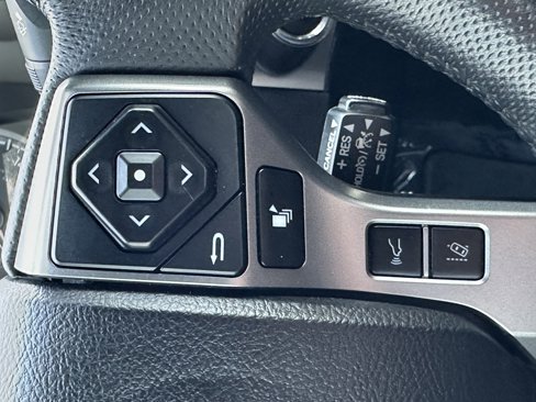 Used 2020 Toyota Tacoma Limited image 41