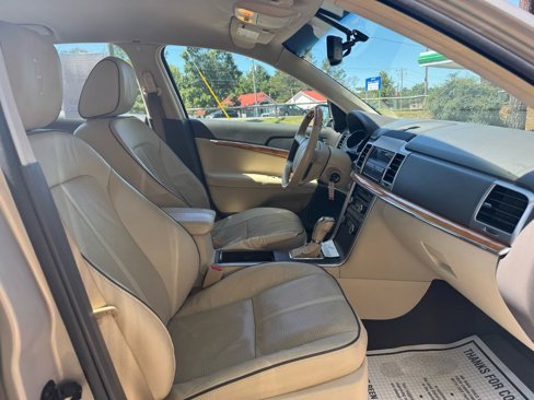 Used 2010 Lincoln MKZ image 21