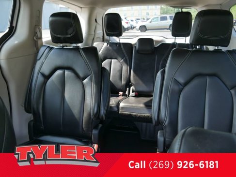 Used 2023 Chrysler Pacifica Touring-L image 39