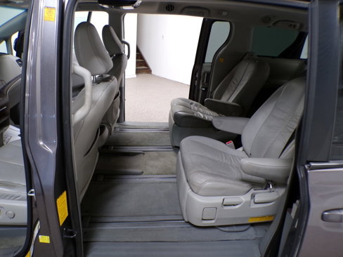 Used 2011 Toyota Sienna XLE image 13