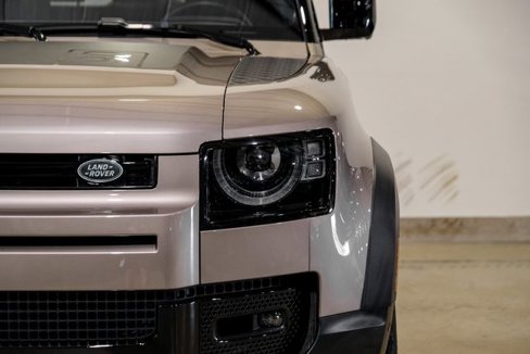 Used 2023 Land Rover Defender 90 SE image 3