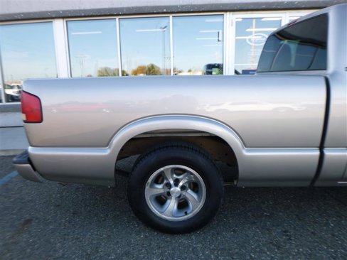 Used 2001 Chevrolet S10 Pickup LS w/ Preferred Equipment Group image 4
