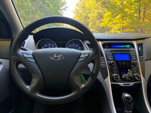 Used 2012 Hyundai Sonata GLS image 9