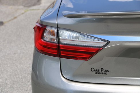 Used 2016 Lexus ES 300h image 6