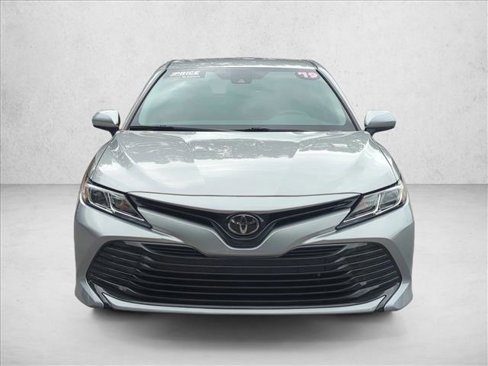 Used 2019 Toyota Camry LE image 2