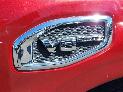 Used 2017 Nissan Titan SV image 8