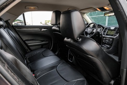 Used 2015 Chrysler 300 Limited w/ Driver Convenience Group image 30