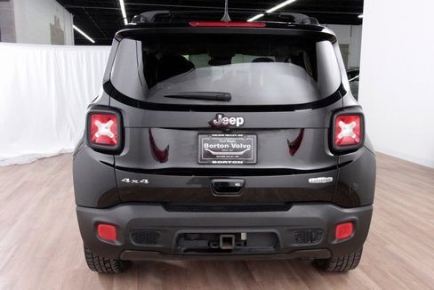 Used 2018 Jeep Renegade Latitude w/ Cold Weather Group image 6