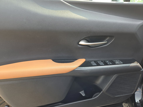 Used 2019 Lexus UX 250h image 12
