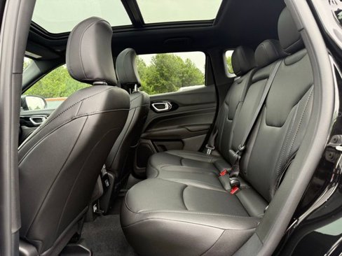 New 2025 Jeep Compass Limited image 9
