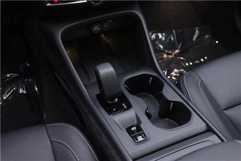 Certified 2025 Volvo XC40 B5 Core w/ Protection Package Premier image 17