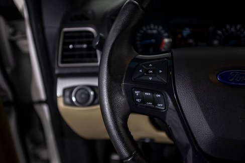 Used 2016 Ford Explorer XLT image 34
