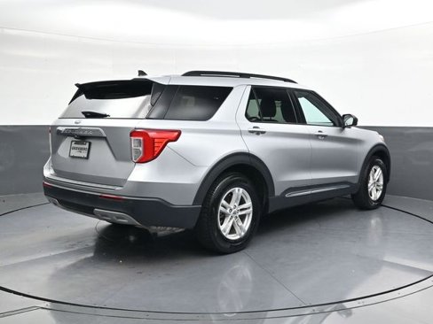 Used 2023 Ford Explorer XLT w/ Equipment Group 202A image 4