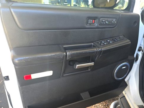 Used 2005 HUMMER H2 w/ Preferred Equipment Group image 22