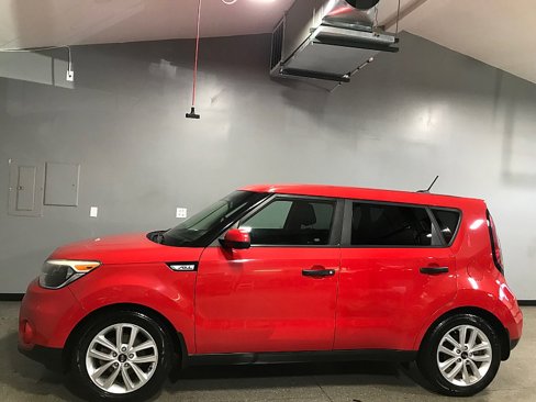 Used 2017 Kia Soul + image 6