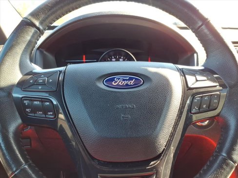 Used 2018 Ford Explorer XLT w/ Equipment Group 202A image 25