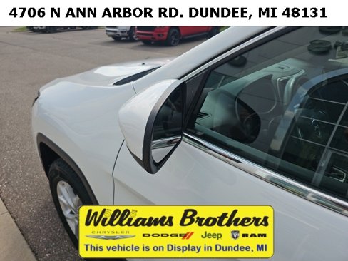 Used 2017 Jeep Cherokee Latitude w/ Cold Weather Group image 11
