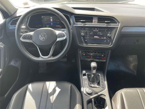 Used 2022 Volkswagen Tiguan SE w/ Panoramic Sunroof Package image 13